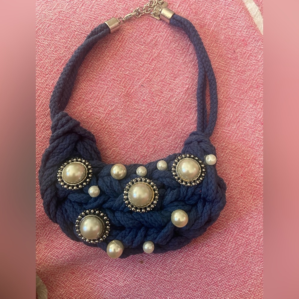 Mac mode handmade crochet and pearls necklace